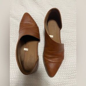 Universal Thread flat